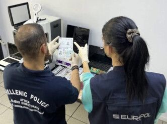 Εξάρθρωση κυκλώματος πλαστογραφίας και παράνομης διακίνησης μεταναστών στην Αττική