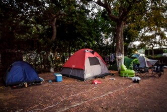 Διπλό φονικό στη Φοινικούντα: Ο άγνωστος εκτελεστής, τα σκοτεινά κίνητρα και τα τρία σενάρια που εξετάζει η ΕΛ.ΑΣ.