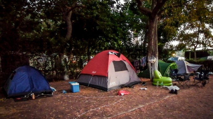Διπλό φονικό στη Φοινικούντα: Ο άγνωστος εκτελεστής, τα σκοτεινά κίνητρα και τα τρία σενάρια που εξετάζει η ΕΛ.ΑΣ.