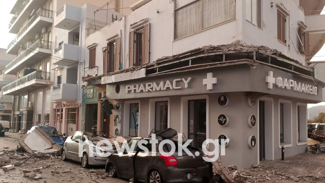 Λαύριο: Κατέρρευσε μπαλκόνι πολυκατοικίας – Τραυματισμός γυναίκας και ζημιές σε οχήματα