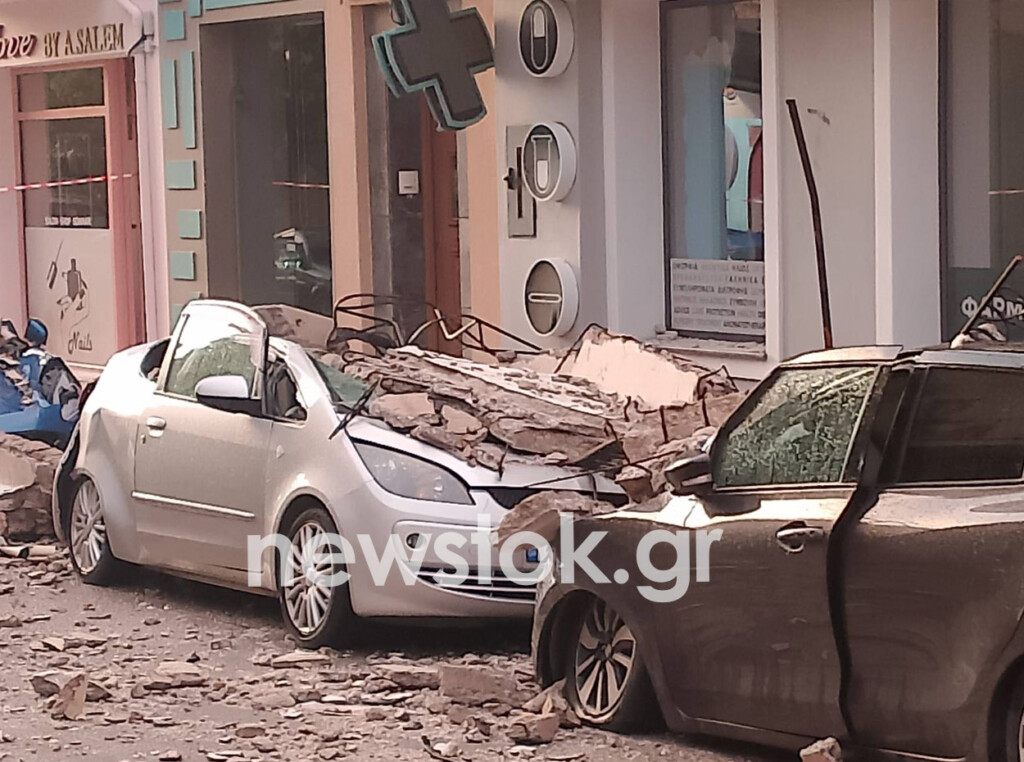 Λαύριο: Κατέρρευσε μπαλκόνι πολυκατοικίας – Τραυματισμός γυναίκας και ζημιές σε οχήματα