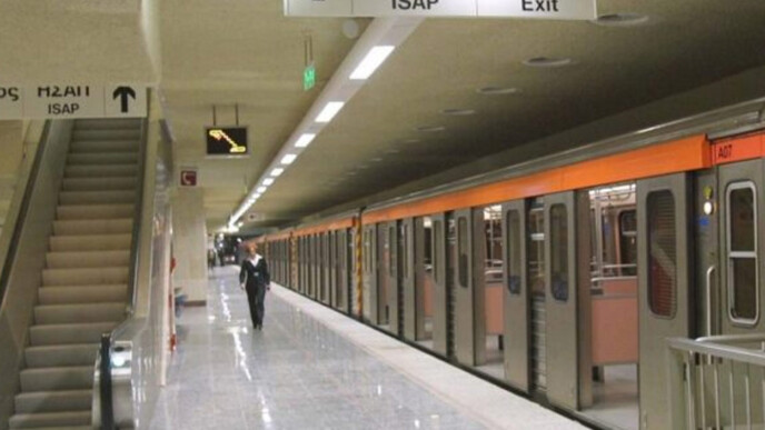 Σύλληψη δύο νεαρών για βίαιη ληστεία στο Μετρό Μοναστηράκι – Έδρασαν στις κυλιόμενες σκάλες