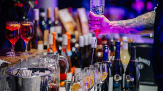 Συναγερμός στην Ηλεία: 16χρονος κατέληξε στο νοσοκομείο μετά από κατανάλωση μεγάλης ποσότητας αλκοόλ σε μπαρ