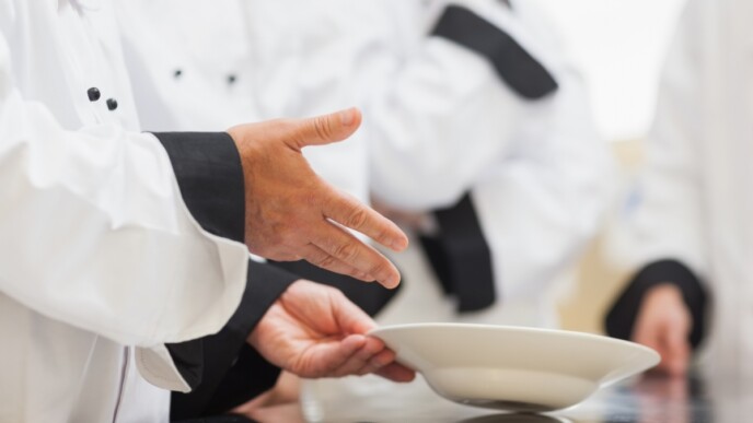 Σύλληψη γνωστού τηλεοπτικού σεφ για χρέη άνω των 350.000 ευρώ στο Δημόσιο