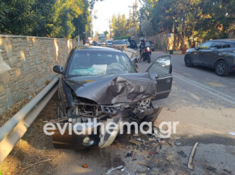 Σφοδρό τροχαίο στην Εύβοια – Σύγκρουση οχημάτων με δύο τραυματίες (Εικόνες)