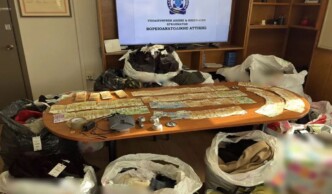 Εγκληματική οργάνωση έκλεβε ρούχα από καταστήματα της Αττικής και τα μεταπωλούσαν στα Τίρανα