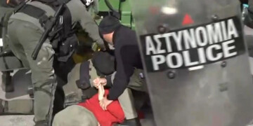 «Πόλεμος» στον θεσσαλικό κάμπο: Χημικά, τραυματίες και μπλόκα στην Εθνική Οδό – Η νύχτα που «άναψαν» τα τρακτέρ