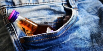 Πούλησε αλκοόλ σε ανήλικη – Κατέρρευσε η κοπέλα, χειροπέδες σε 39χρονο στα Διαβατά!