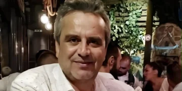 Πένθος στη Λάρισα: “Έφυγε” από τη ζωή ο δημοσιογράφος Βασίλης Αθάνατος στα 53 του χρόνια
