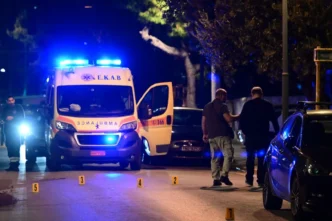 Άγιος Δημήτριος: Καταδίωξη διαρρηκτών με τρεις τραυματίες αστυνομικούς - Εμβόλισαν μηχανές της ΔΙΑΣ για να διαφύγουν