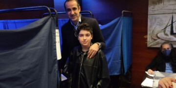 Γρηγόρης Δημητριάδης: Ψήφισε στις εσωκομματικές της ΝΔ μαζί με τον γιο του – Η φωτογραφία και το μήνυμα για τη νέα γενιά