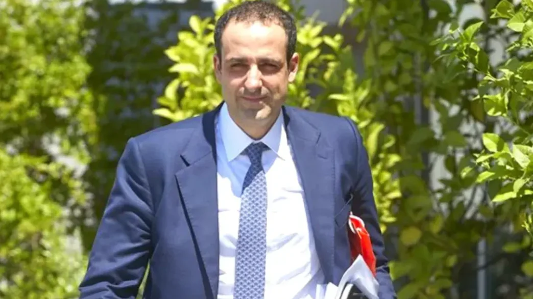 Γρηγόρης Δημητριάδης: «Δεν μας τρομοκρατούν» – Η απάντηση για την εμπρηστική επίθεση στην «Ομάδα Αλήθειας» και η προσωπική στοχοποίηση