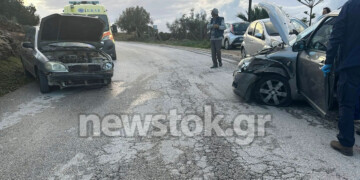Τροχαίο στην Αρτέμιδα: Στο νοσοκομείο δύο οδηγοί μετά τη σύγκρουση στην Αγίου Ιωάννου