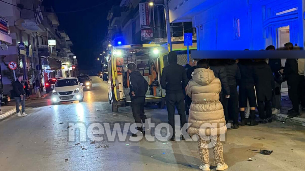 Τραγωδία στην Αρτέμιδα: ΙΧ «θέρισε» πεζούς και κατέληξε σε οικοδομή – Ένας νεκρός και τρεις τραυματίες