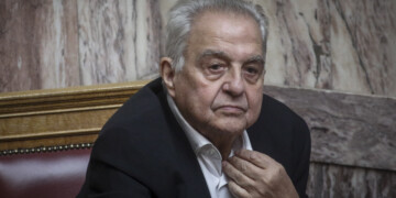 Πέθανε ο Αλέκος Φλαμπουράρης στα 87 – Την Πέμπτη η πολιτική κηδεία