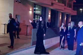 Η Κίμπερλι Γκιλφόιλ έκλεψε τις εντυπώσεις στην Αθήνα – Λαμπερή δεξίωση στο «Grand Hyatt» για τους Αμερικανούς Πεζοναύτες