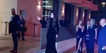 Η Κίμπερλι Γκιλφόιλ έκλεψε τις εντυπώσεις στην Αθήνα – Λαμπερή δεξίωση στο «Grand Hyatt» για τους Αμερικανούς Πεζοναύτες