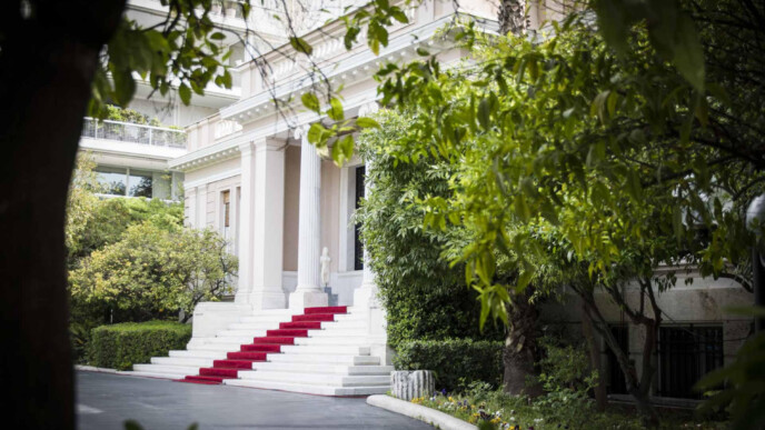 «Ποιος θα προλάβει τον πρωθυπουργό;» – Ο άτυπος αγώνας δρόμου των «γαλάζιων» για μια συνάντηση στο Μαξίμου