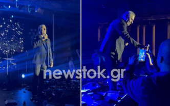 Ζαφείρης Μελάς: «Θα το πεις πιο καλά από εμένα;» – Το απρόοπτο με θαμώνα στο Sanremo Live ενώ τραγουδούσε το “Όταν τα χρόνια σου περάσουν”