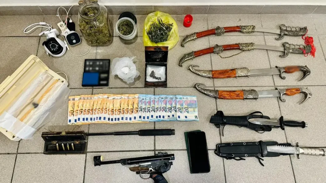 Στη φάκα της Αστυνομίας 53χρονος στη Μυτιλήνη – Είχε "εργαστήριο" κάνναβης με κάμερες και εκπαιδευμένο σκύλο φύλακα!