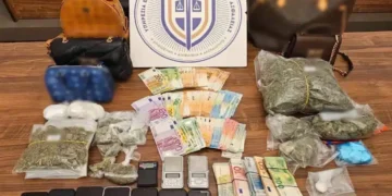 Εξαρθρώθηκαν δύο εγκληματικές οργανώσεις ναρκωτικών με εμπλοκή αστυνομικού στην Αττική