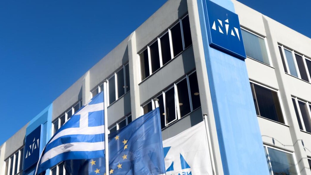 Σε θέση μάχης η ΝΔ: Το «λίφτινγκ» του Σκρέκα και η εξόρμηση του Πρωθυπουργού