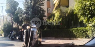 Χαλάνδρι: Αυτοκίνητο αναποδογύρισε στην οδό Παλαιολόγου - Μία τραυματίας