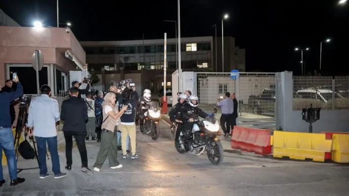 Κρήτη σε αναβρασμό: Τα αδέρφια που αναζητούσε η ΕΛ.ΑΣ. παραδόθηκαν μετά την κηδεία της 56χρονης