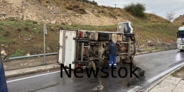 Τραγωδία στο Πέραμα: Νεκρή γυναίκα μετά από ανατροπή φορτηγού στην οδό Τριπόλεως