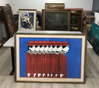 Χειροπέδες σε δύο άνδρες για 481 πλαστούς πίνακες: Βρέθηκαν έργα «μαϊμού» κορυφαίου Έλληνα ζωγράφου και βαρύς οπλισμός