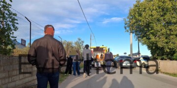 Εύβοια: Αυτοκίνητο παρέσυρε μητέρα την ώρα που μετέφερε το 10χρονο παιδί της στο σχολείο