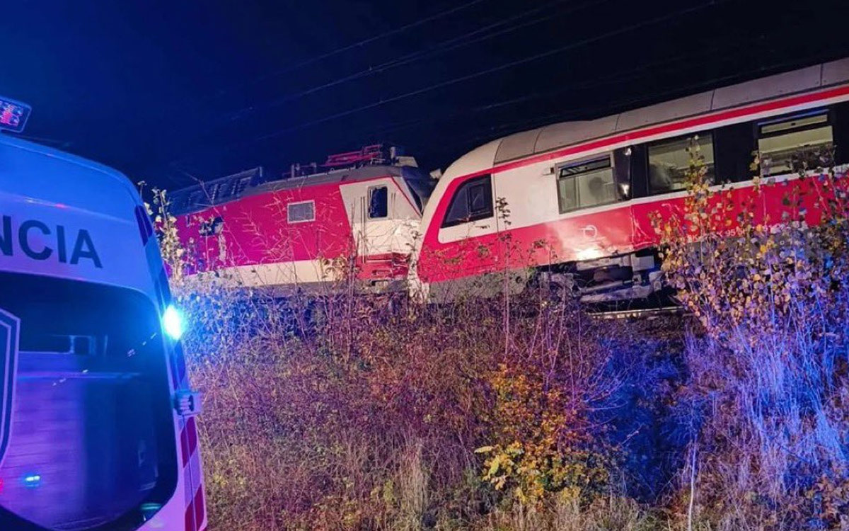Σφοδρή σύγκρουση δύο τρένων στη Σλοβακία – Δεκάδες τραυματίες, 11 σε νοσοκομείο