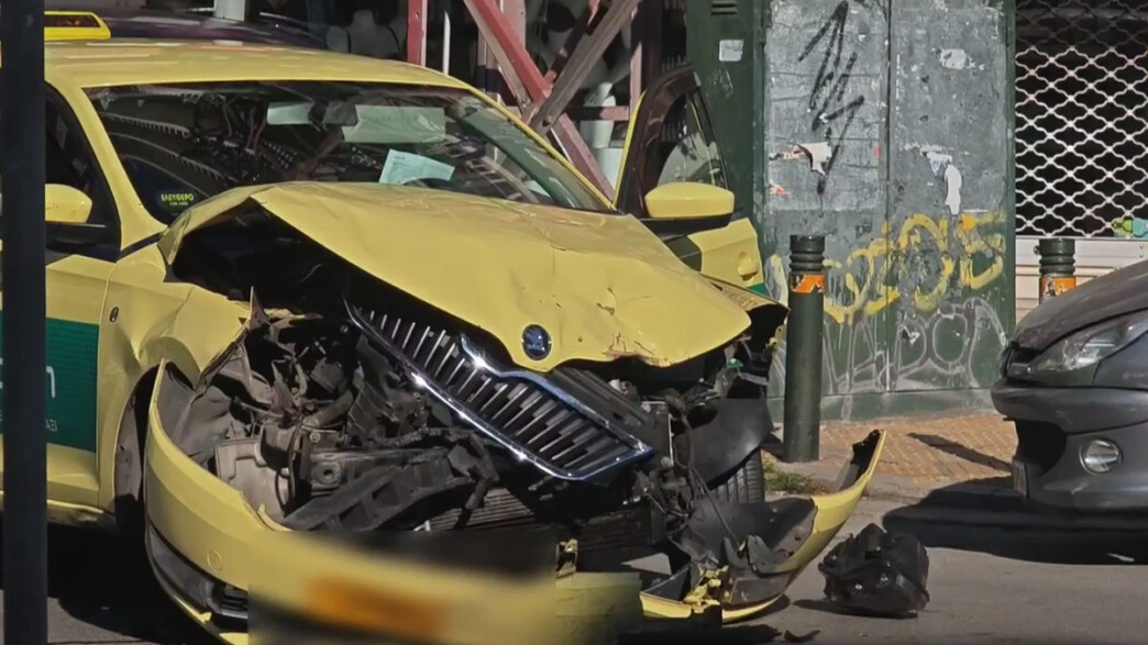 Τροχαίο στην Κυψέλη: Σύγκρουση βαν με ταξί στην οδό Ευελπίδων