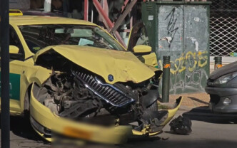 Τροχαίο στην Κυψέλη: Σύγκρουση βαν με ταξί στην οδό Ευελπίδων