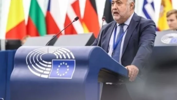 Δημήτρης Τσιόδρας: Πρόταση για απαγόρευση των social media κάτω των 13 ετών