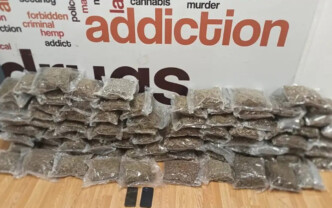 «Ελ. Βενιζέλος»: Συνελήφθησαν δύο αλλοδαποί με 44 κιλά κάνναβης SKUNK στις αποσκευές τους