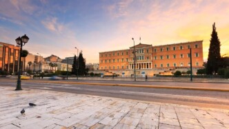 Παρασκηνιακό ραντεβού σε κεντρικό ξενοδοχείο