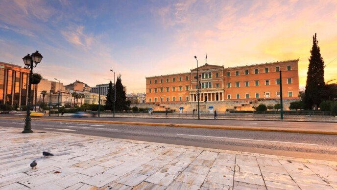 Παρασκηνιακό ραντεβού σε κεντρικό ξενοδοχείο