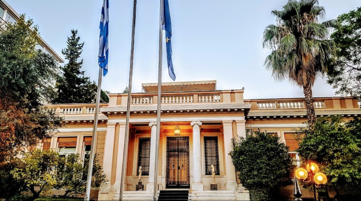 «Πόρτα» από το Μαξίμου στα γαλάζια ρουσφέτια - newstok.gr