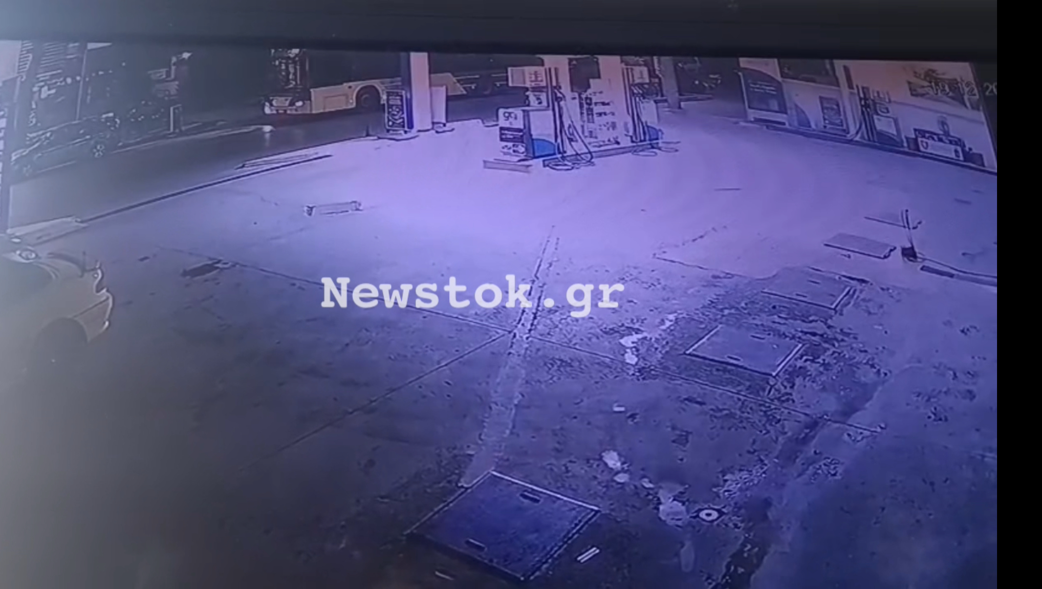 Νέα Φιλαδέλφεια: Βίντεο ντοκουμέντο από τη μοιραία σύγκρουση - Η στιγμή που η μηχανή καρφώνεται στο τρόλεϊ - newstok.gr