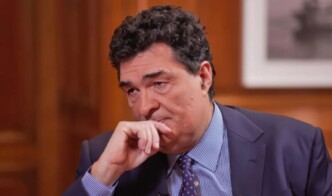 «Ο καρκίνος δεν είναι μυστικό»: Η γενναία προσωπική εξομολόγηση του Αλέξη Παπαχελά για τη μάχη με την ασθένεια