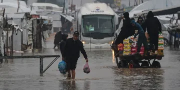 Γάζα: Η κακοκαιρία Byron σκότωσε 16 ανθρώπους – Βρέφη «έσβησαν» από το κρύο στις σκηνές