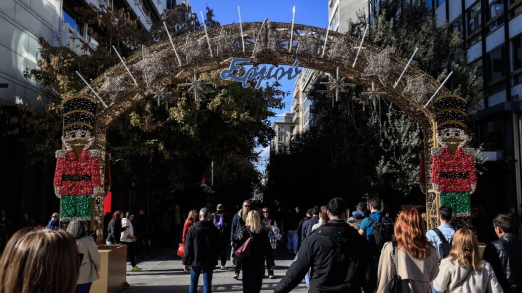 Εορταστικό ωράριο Χριστουγέννων 2025: Ποιες Κυριακές είναι ανοιχτά μαγαζιά και σούπερ μάρκετ – Όλες οι ημερομηνίες και οι αργίες
