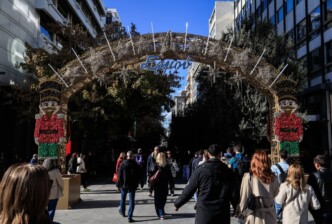 Εορταστικό ωράριο Χριστουγέννων 2025: Ποιες Κυριακές είναι ανοιχτά μαγαζιά και σούπερ μάρκετ – Όλες οι ημερομηνίες και οι αργίες