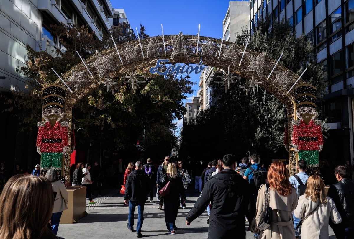 Εορταστικό ωράριο Χριστουγέννων 2025: Ποιες Κυριακές είναι ανοιχτά μαγαζιά και σούπερ μάρκετ – Όλες οι ημερομηνίες και οι αργίες