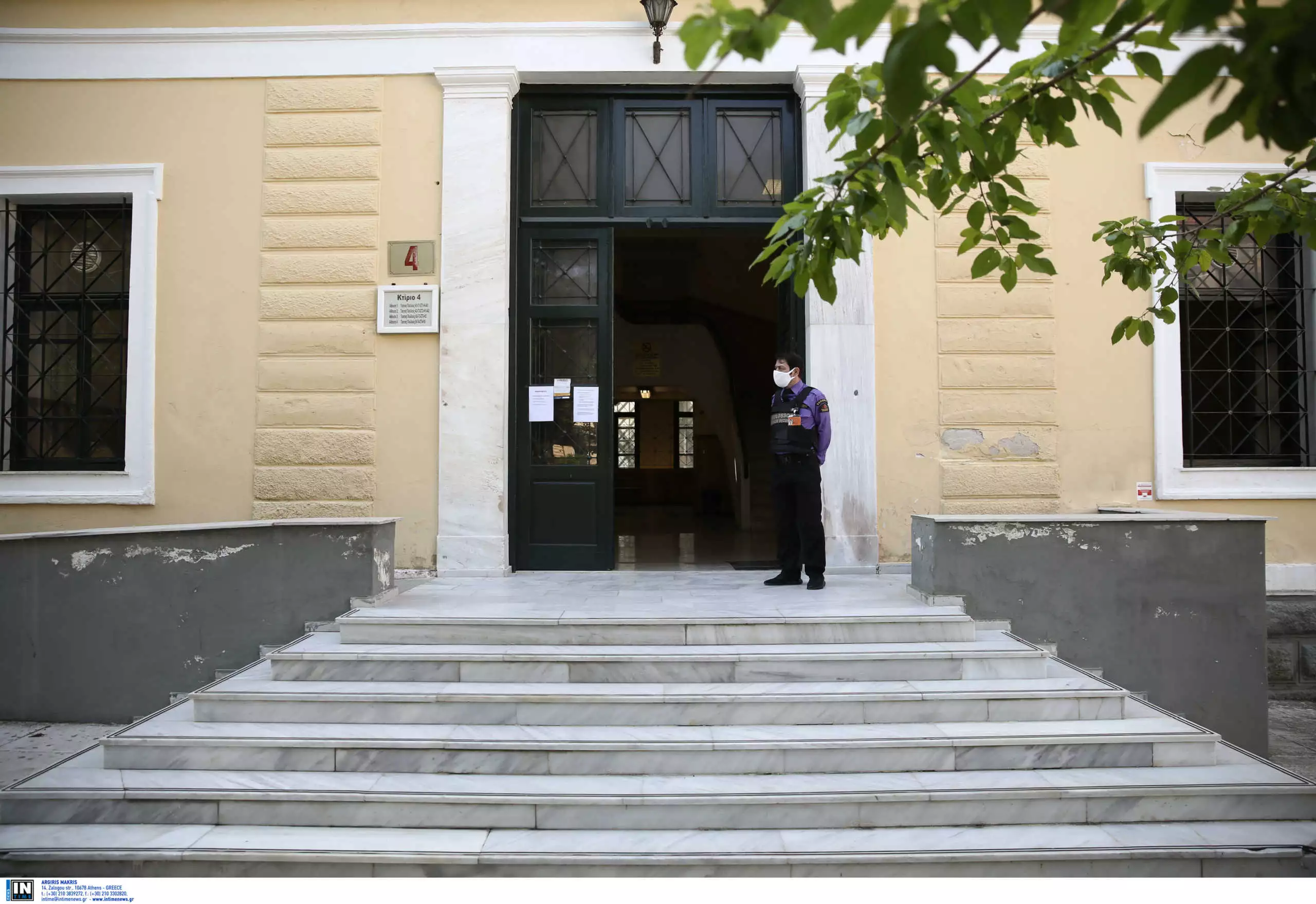 Τραγωδία στην Ευελπίδων: Κατέρρευσε και πέθανε 84χρονος κατηγορούμενος για ενδοοικογενειακή βία