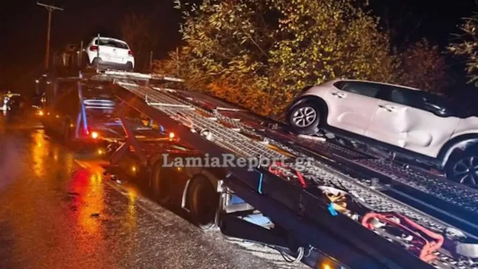 Σοβαρό τροχαίο στη Φθιώτιδα: Όχημα έφυγε από αυτοκινητάμαξα στην άκρη του δρόμου