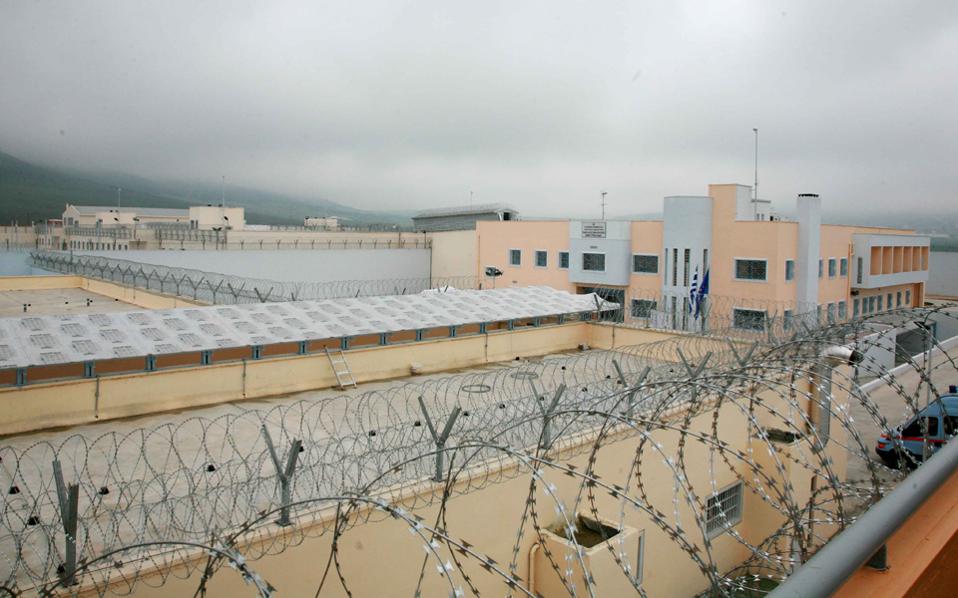 Χανιά: Το «κόλπο» με τα παπούτσια και τα κορδόνια – 70χρονες επιχείρησαν να περάσουν ναρκωτικά στις φυλακές
