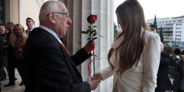 «Στο υψηλότερο επίπεδο οι σχέσεις Ελλάδας-ΗΠΑ»: Τι συζήτησαν Νικήτας Κακλαμάνης και Kimberly Guilfoyle