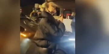 Η Κατερίνα Λιόλιου στο πλευρό των αγροτών: Η απρόσμενη εμφάνιση στα μπλόκα της Λαμίας και η α καπέλα ερμηνεία που αποθεώθηκε